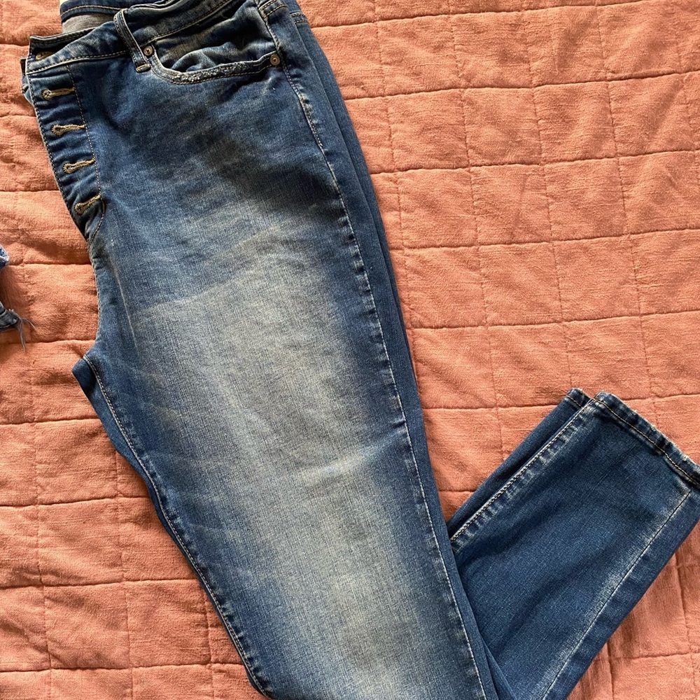 KanCan Distressed Skinny Jeans *LIKE NEW* - Picture 2 of 5